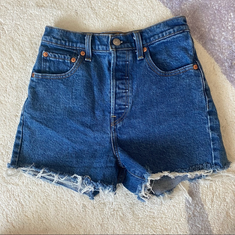 Levi Ribcage Shorts